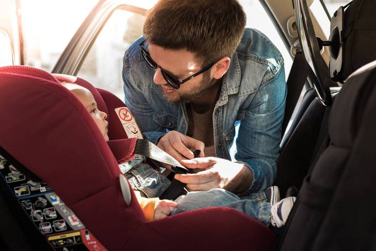 Isofix: Den Kindersitz einfach und sicher montieren