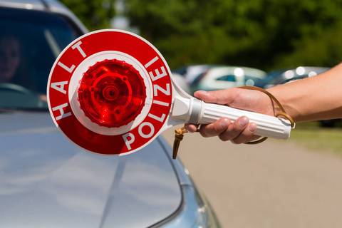 So sollten sich Autofahrer bei einer Polizeikontrolle verhalten