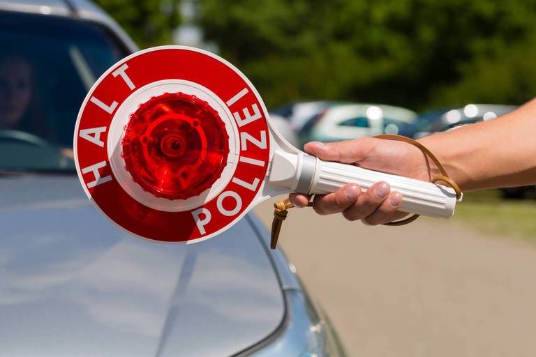 So sollten sich Autofahrer bei einer Polizeikontrolle verhalten