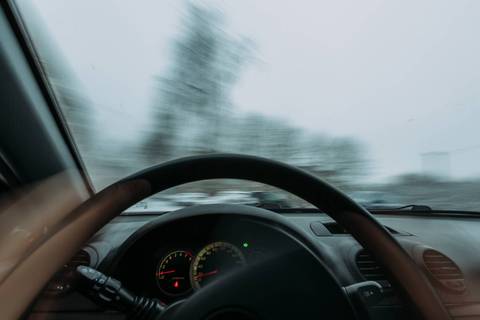 Freie Sicht: So bekommen Sie im Winter die Frontscheibe schnell frei