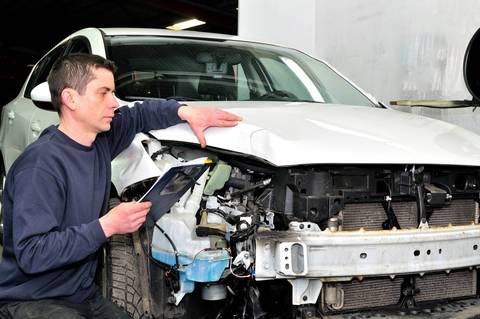 Blechschäden reparieren: Diese Möglichkeiten haben Sie