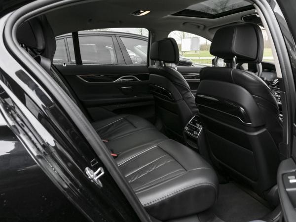 BMW 730