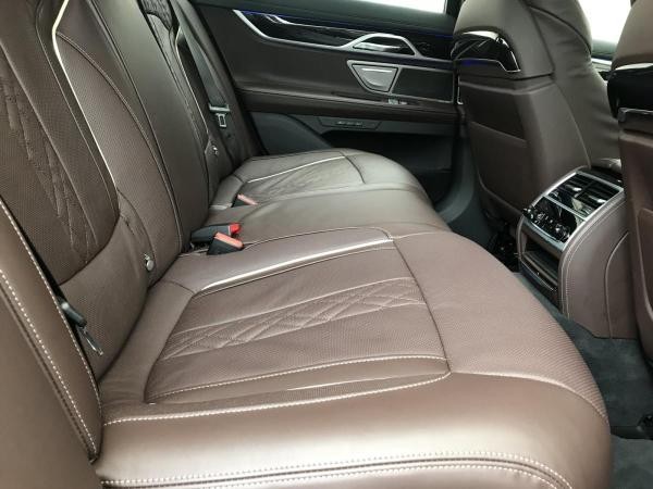 BMW 745
