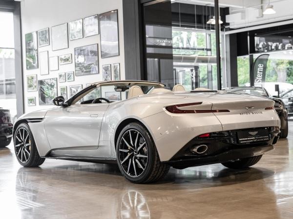 Aston Martin DB11
