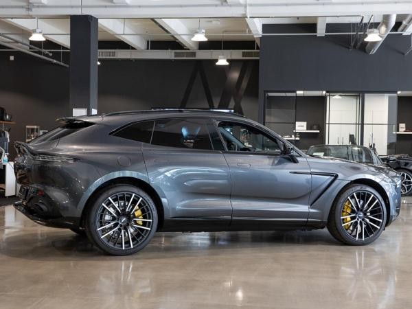 Aston Martin DBX