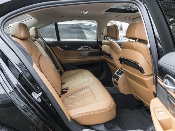 BMW 740