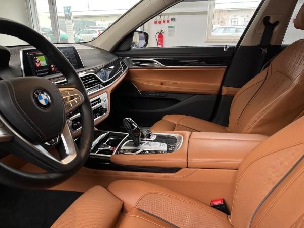 BMW 750