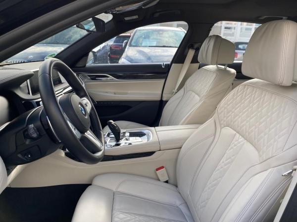 BMW 750