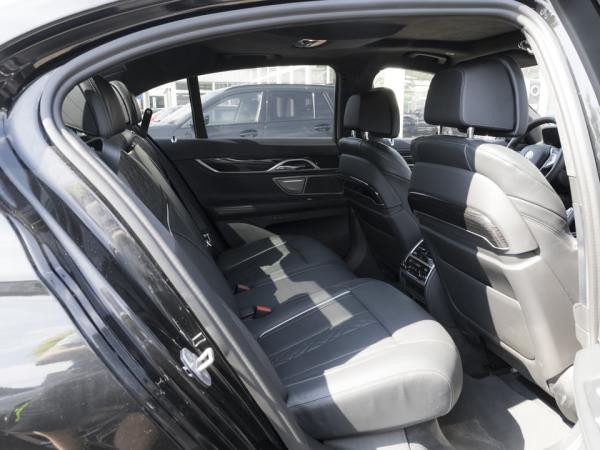 BMW 750