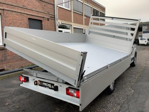 MAXUS Deliver 9