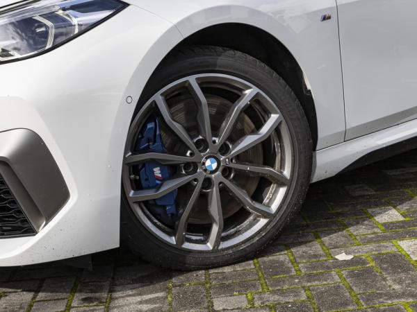 BMW M235