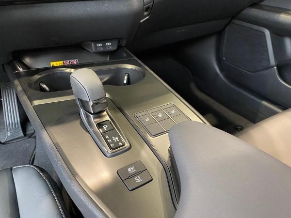 Lexus UX-300h