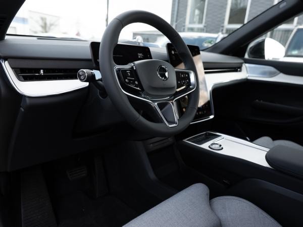 Volvo EX90