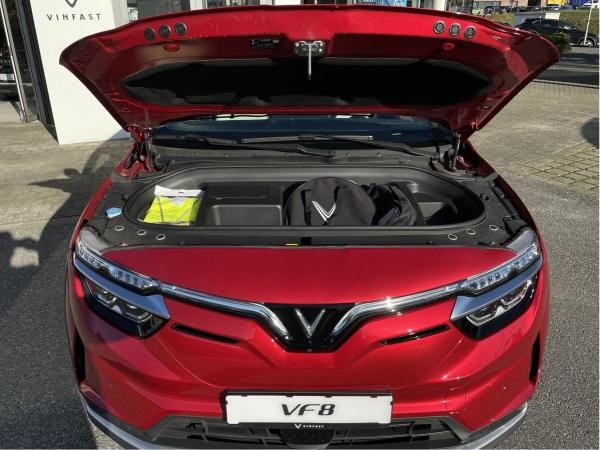 VinFast VF8