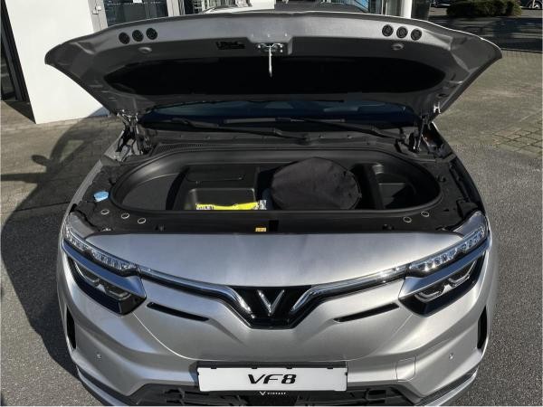 VinFast VF8