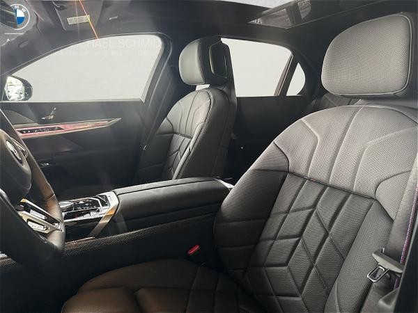 BMW 740