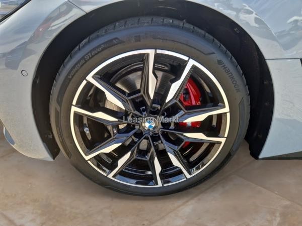 BMW M440i