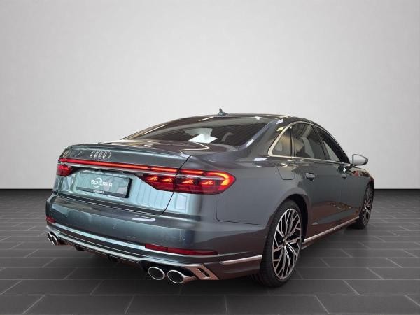 Audi S8