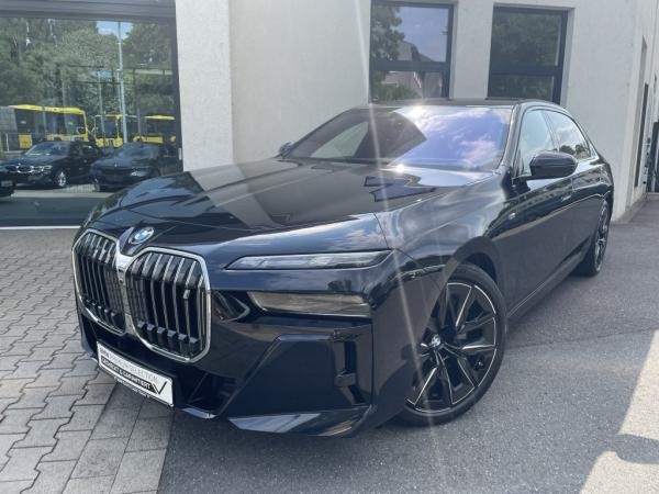 BMW i7