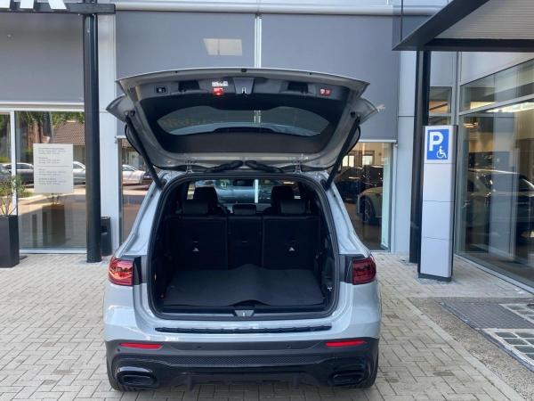 Mercedes-Benz GLB 220