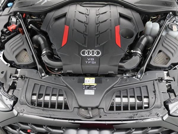 Audi S8