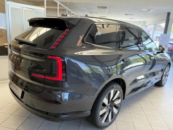 Volvo EX90