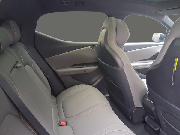 LYNK & Co 02