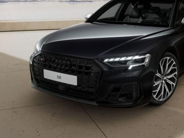 Audi S8
