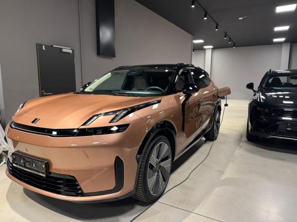LYNK & Co 08