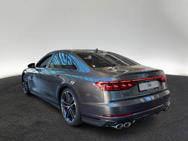 Audi S8