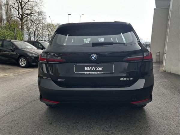 BMW 225