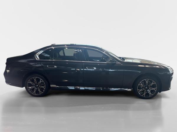 BMW 740