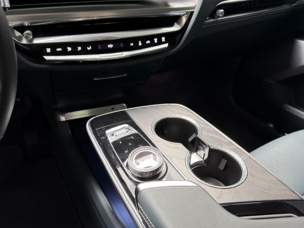 Cadillac LYRIQ