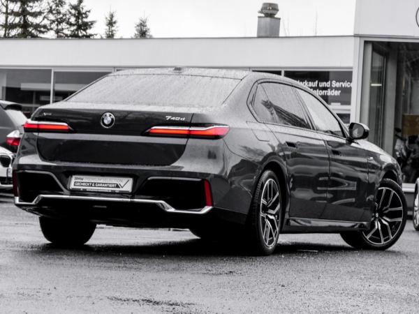 BMW 740