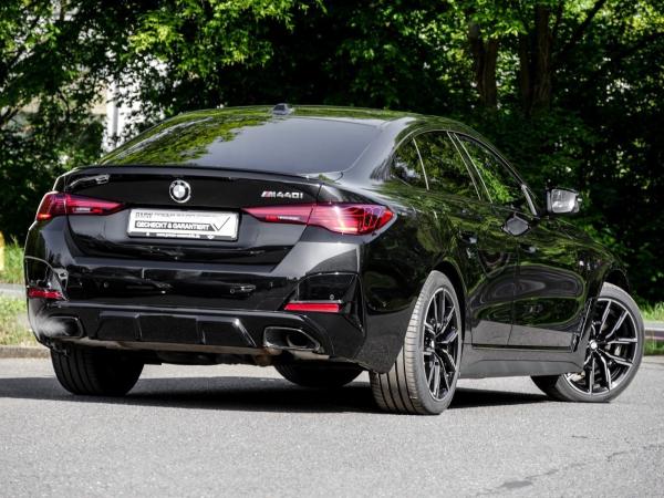 BMW M440i