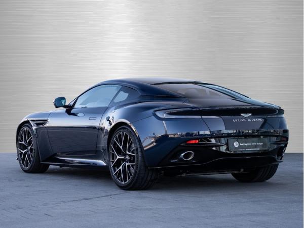 Aston Martin DB12