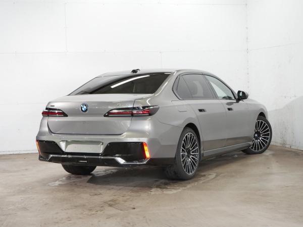 BMW 750