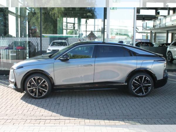 DS Automobiles N°8