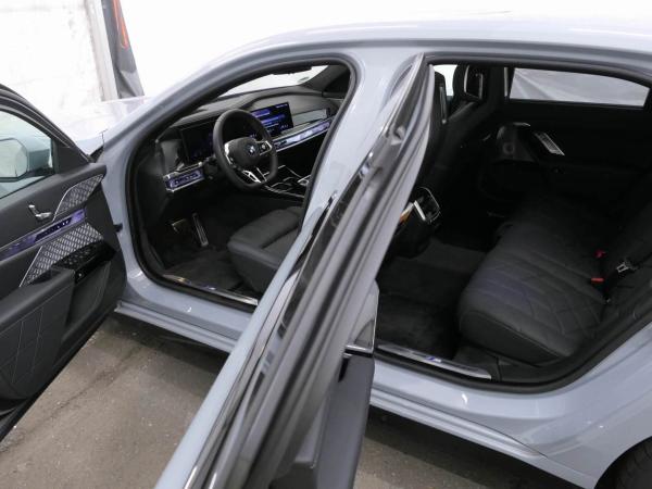 BMW 740
