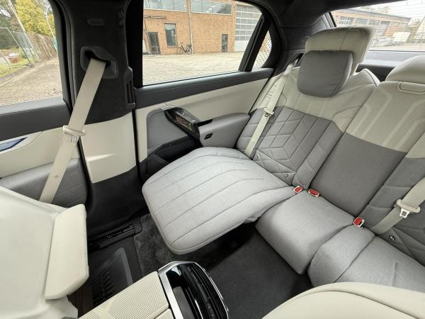 BMW 750