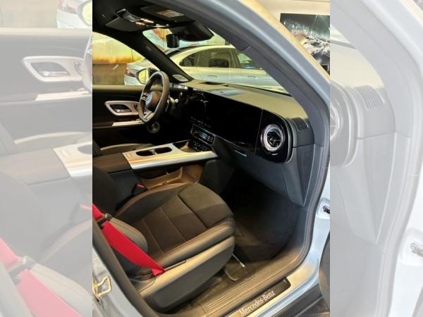 Mercedes-Benz GLB 220